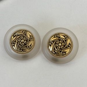 Vintage 80s button earrings.